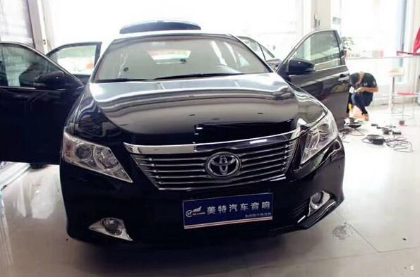 汽车音响怎么改？看丰田凯美瑞无损升级dsp功放