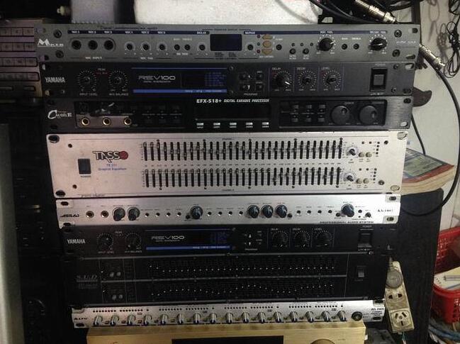 加入均衡器来调整音响系统时，要对音响系统频率特性进行调整