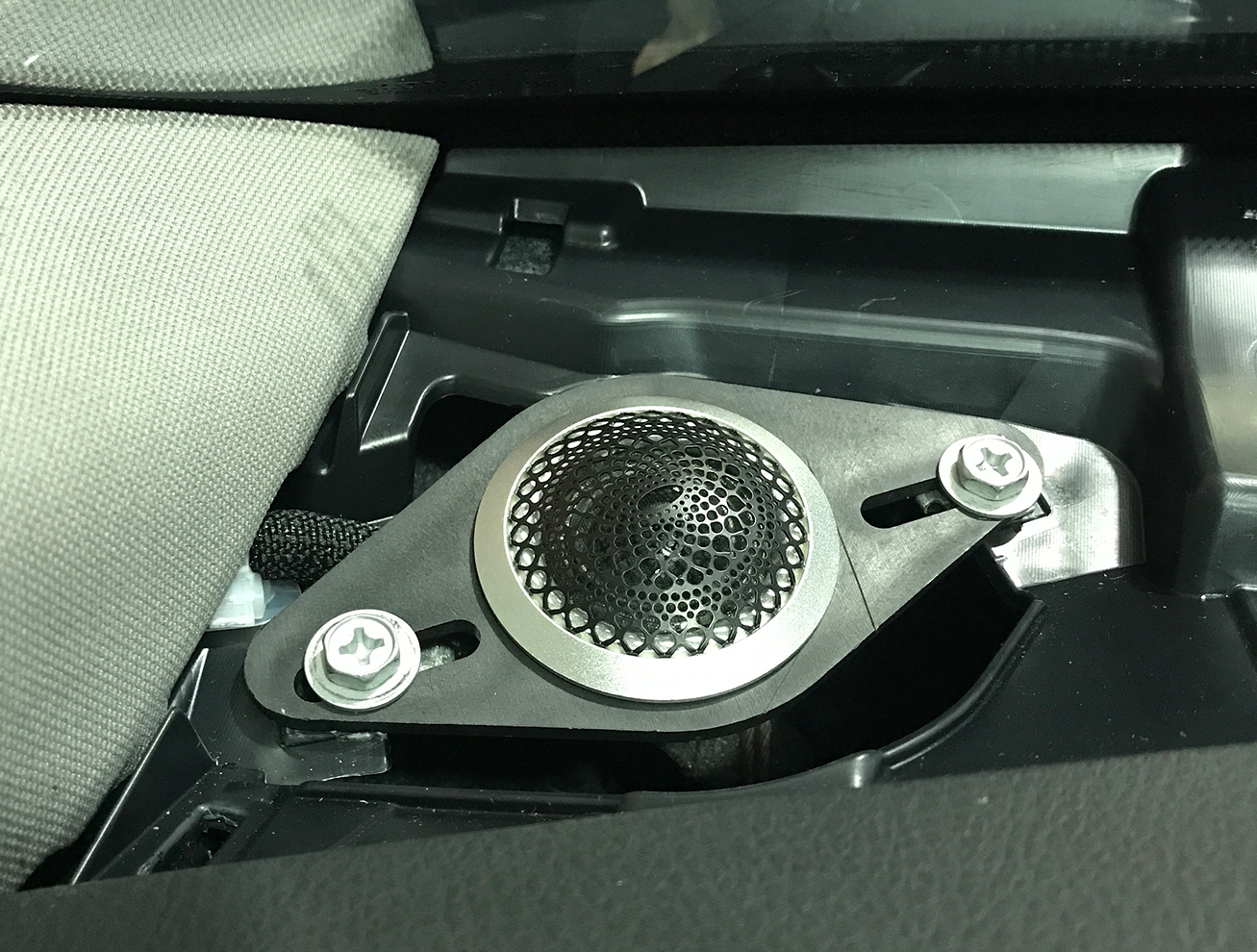 丰田凯美瑞改装歌剧世家音响 有靓声相伴从...