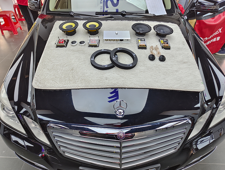 奔驰E260L音响改装歌剧世家 前后两分...