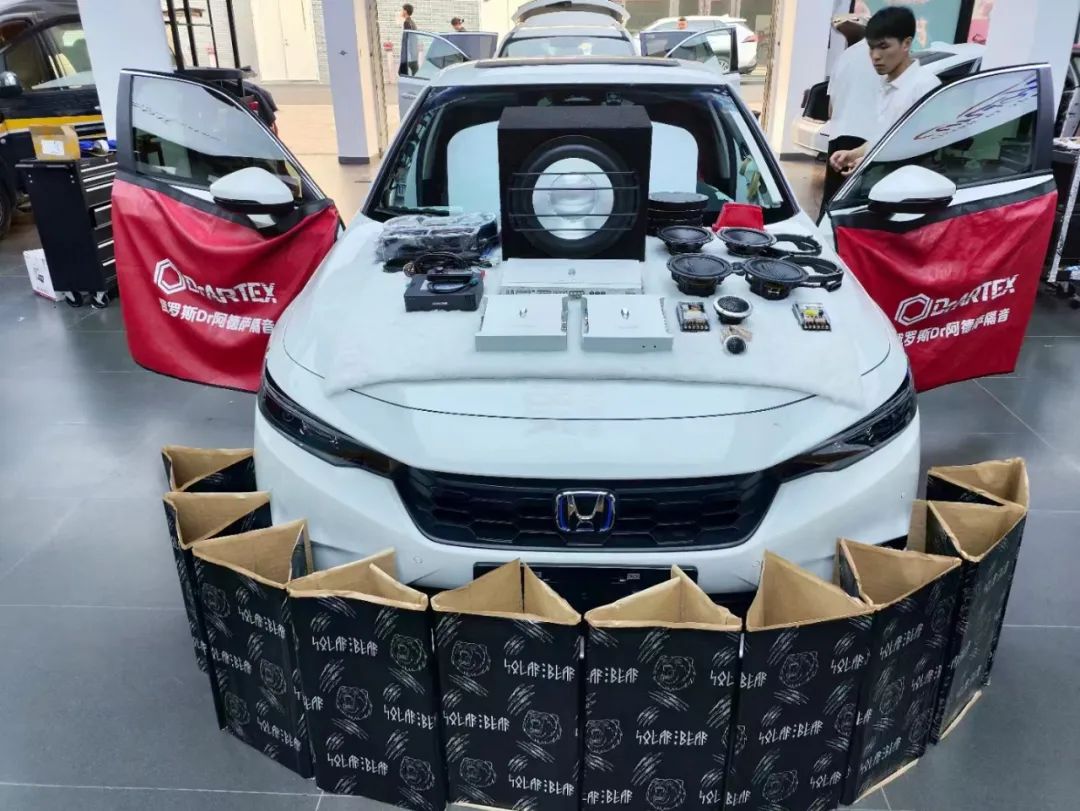 本田型格升级主动三分频音响隔音，音乐响起...