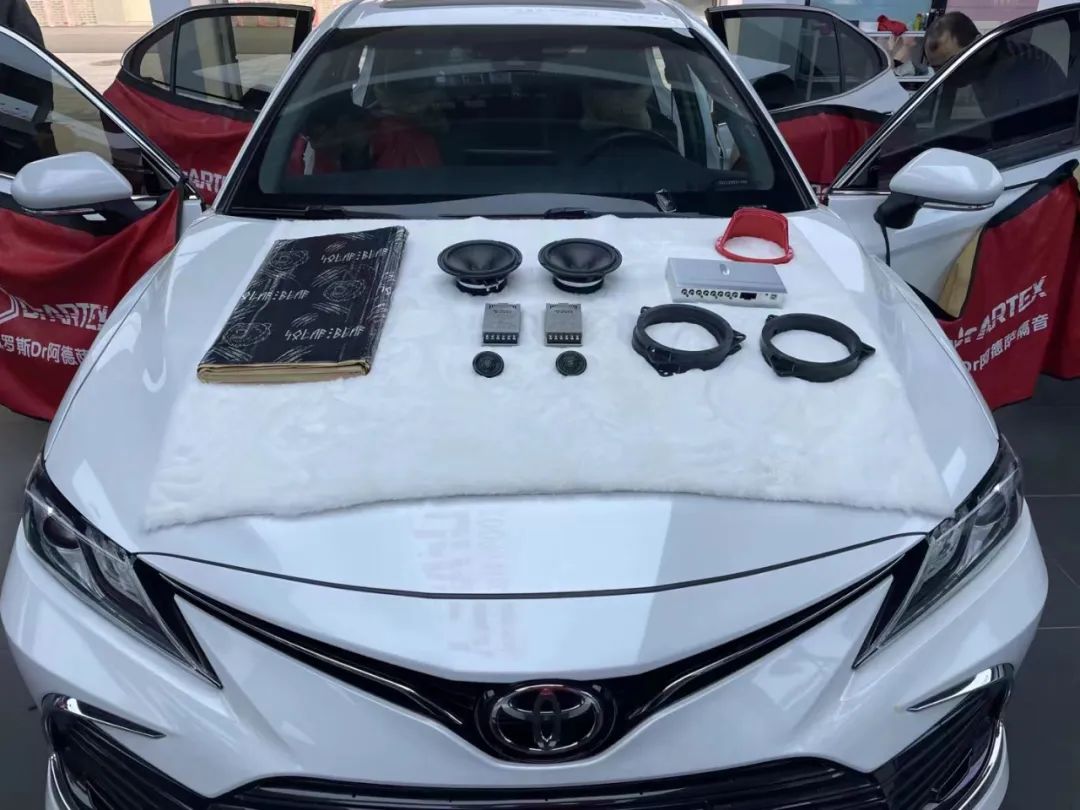 丰田凯美瑞音响升级,音乐无处不在,驾驶更...