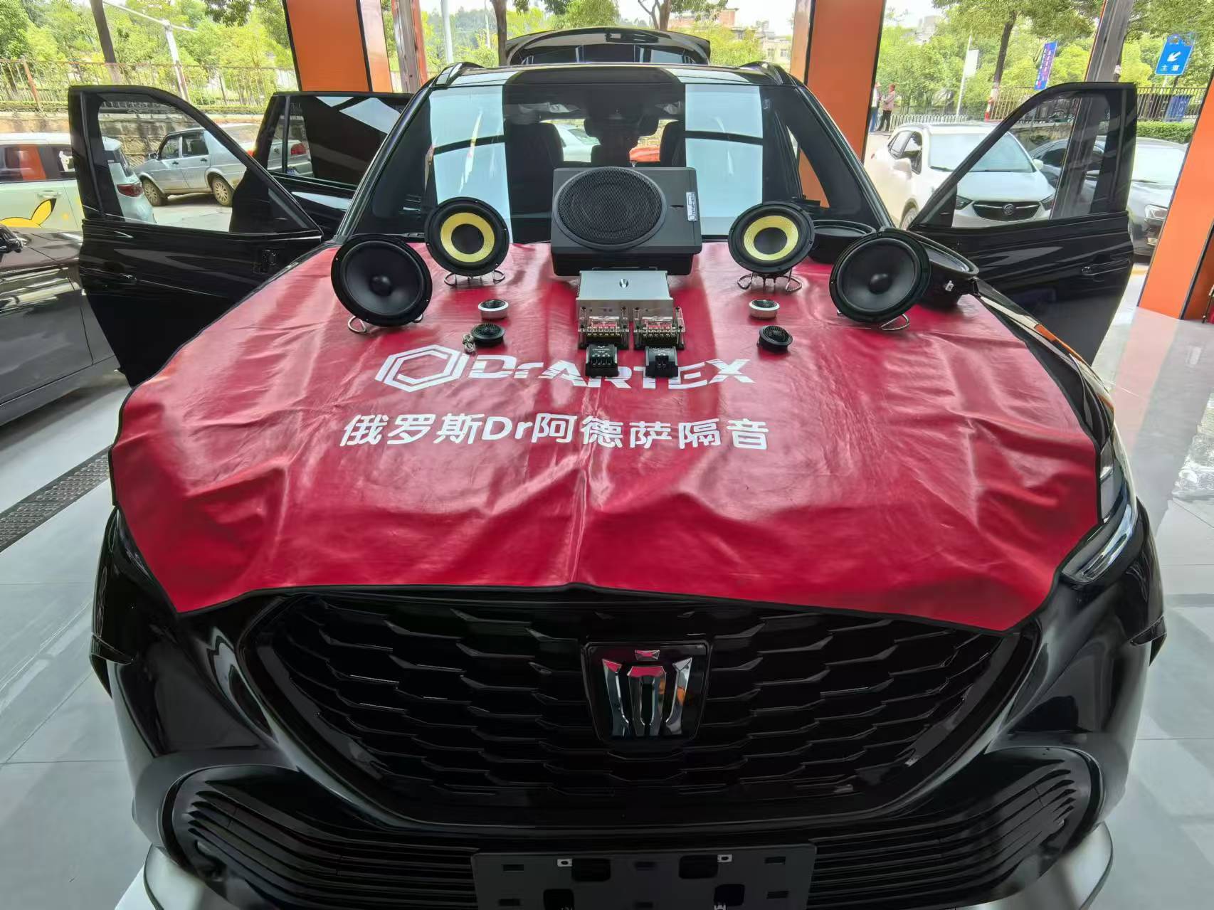 丰田皇冠陆放音响升级，享受音乐的纯粹！